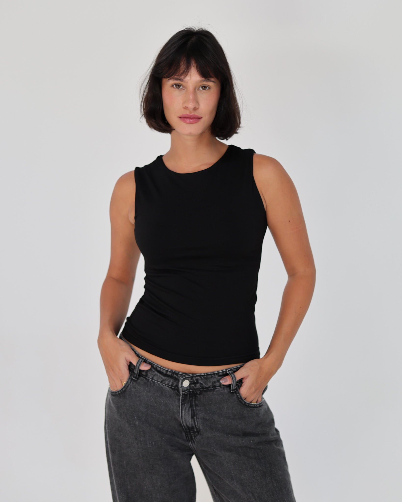 Sleeveless Basic - Black