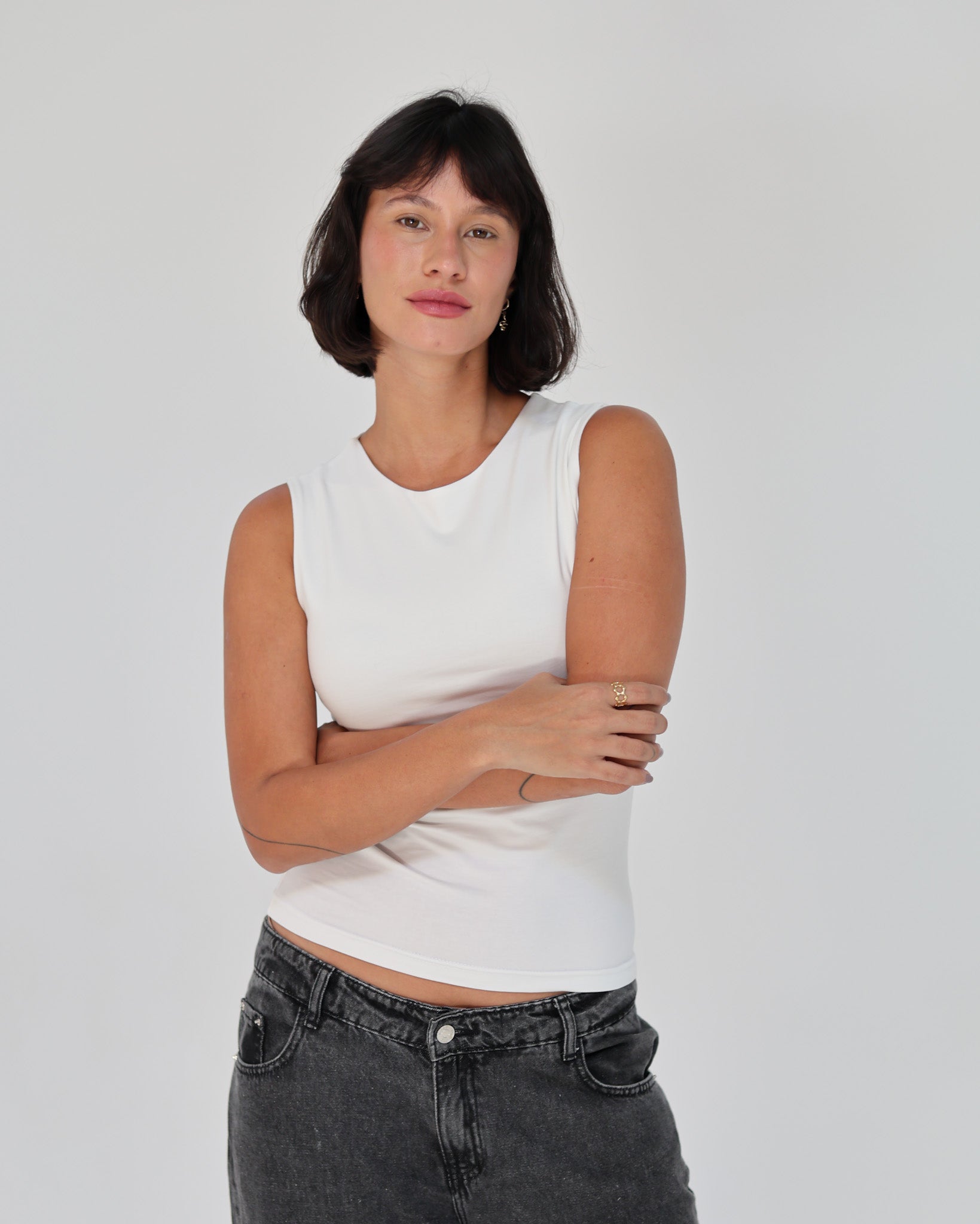 Sleeveless Basic - White