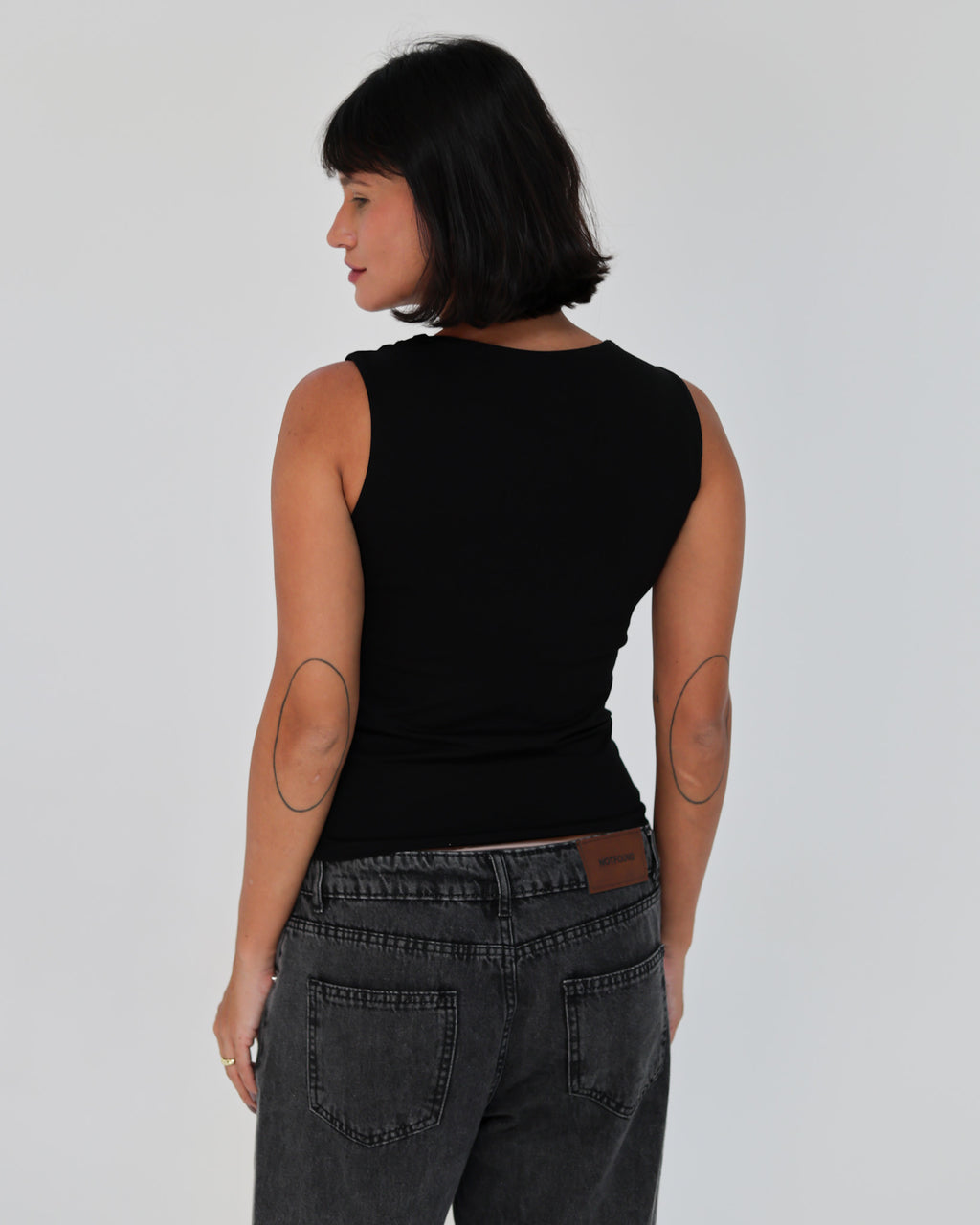 Sleeveless Basic - Black
