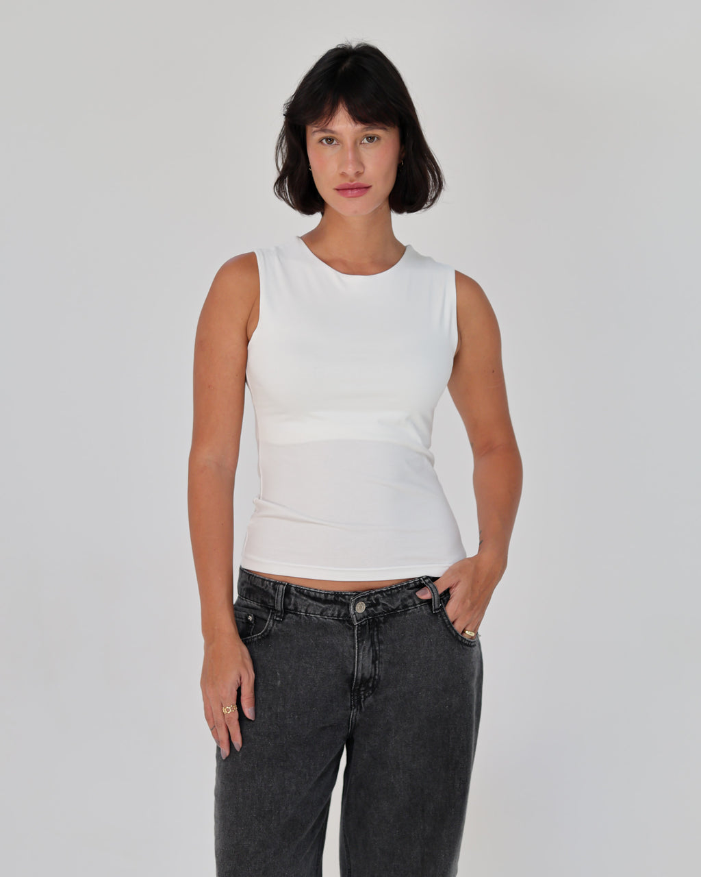Sleeveless Basic - White